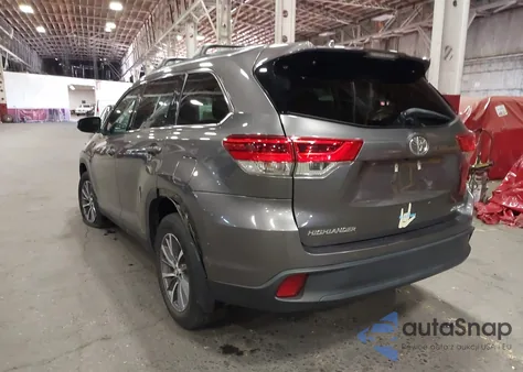 2019 Toyota Highlander Xle z USA, uszkodzony, nr VIN 5TDJZRFH1KS590656
